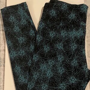 Lularoe Black and Teal Patterned Leggings buttery soft